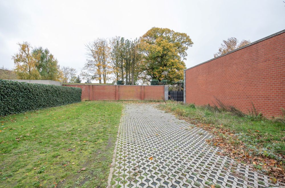 Vastgoedfoto van Parkeerplaatsen te huur in centrum Zulte.