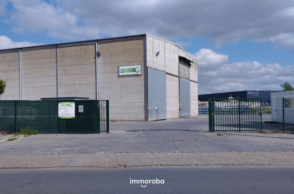 Vastgoedfoto van onroerend goed 8804516, Loods ( 2250m²) met ruime buitenopslag te Sint-Eloois-Vijve