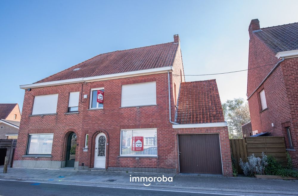 Vastgoedfoto van onroerend goed 8895151, Te koop in Waregem  Halfopen bebouwing met renovatiepotentieel!