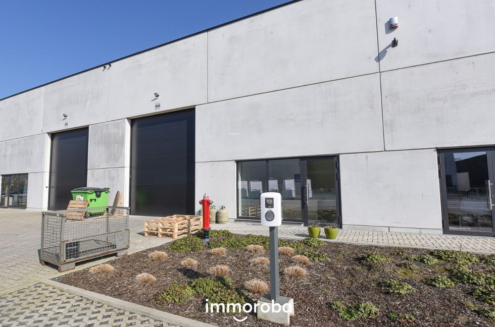 Vastgoedfoto van onroerend goed 8152858, Instapklare kantoorruimte te huur te Olsene.